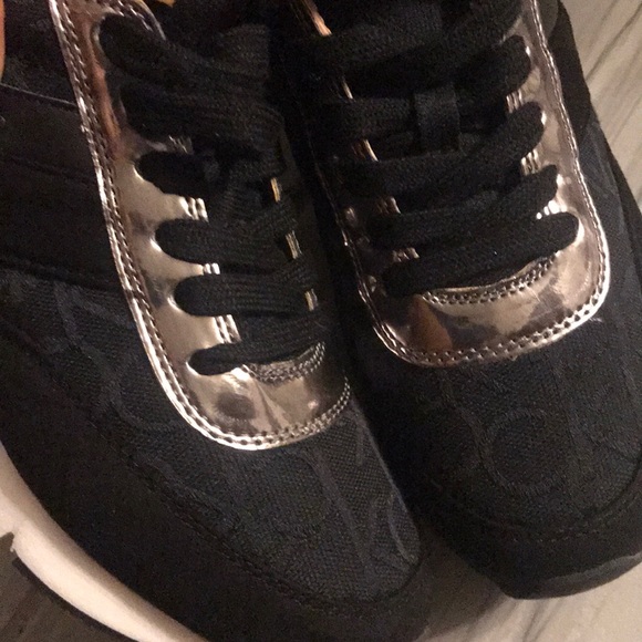 Calvin Klein Sneakers 7.5 - Picture 6 of 6